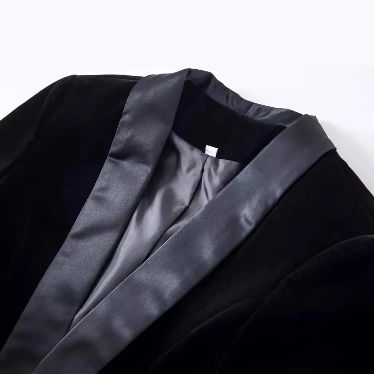 Women's Velvet Tuxedo Blazer - Tailored Slim Fit Shawl-Lapel for Gala/Wedding